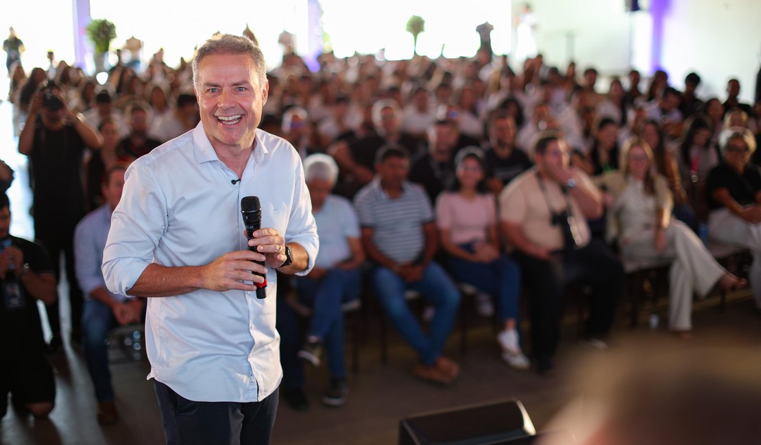 Renan Filho destaca avanço da ponte de Penedo e prevê mudança econômica no Sul de AL