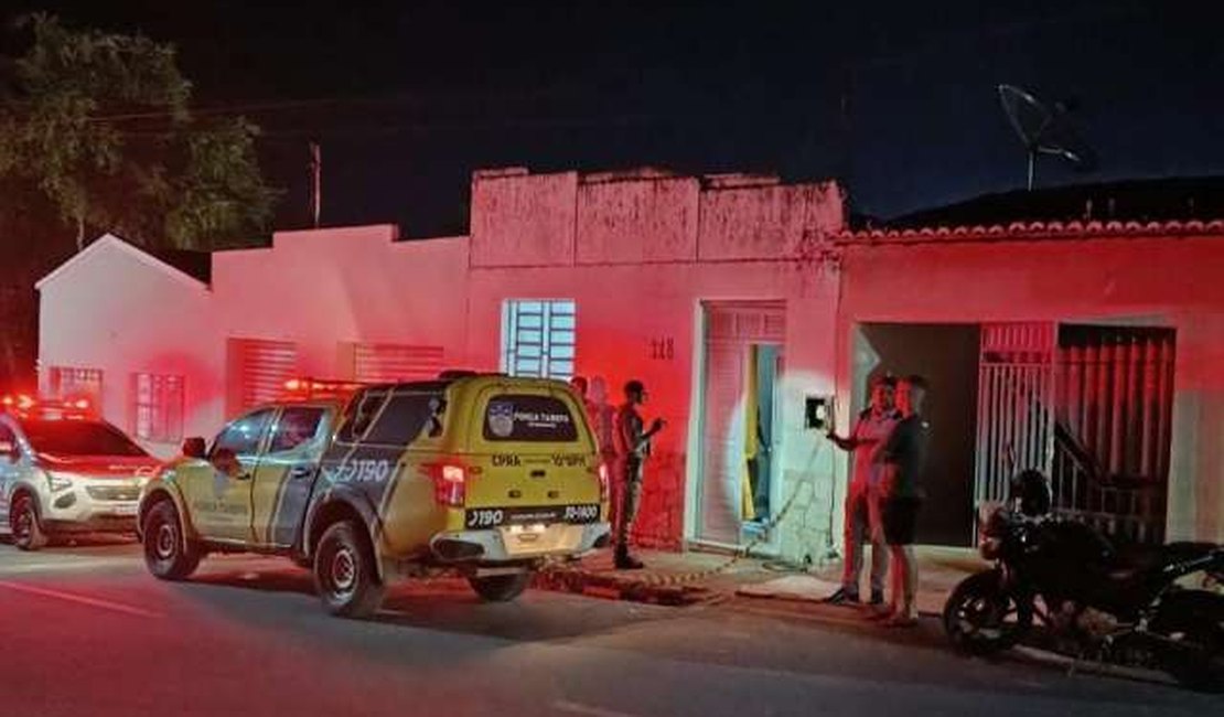 Homicídio a tiros assusta moradores no centro de Palmeira dos Índios às vésperas do Festival de Inverno