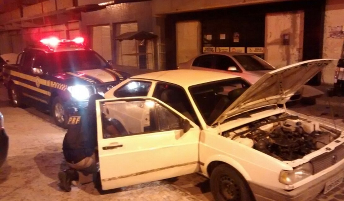 PRF recupera veículo que foi roubado em Delmiro Gouveia