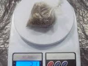 Dupla é detida com 21 gramas de maconha e veículo adulterado em Maceió