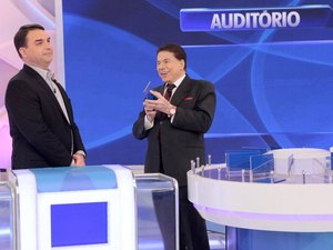 Senadores usam verba pública para viajar a SP e gravar com Silvio Santos