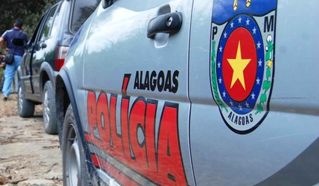 Criminosos armados roubam carro na zona rural de Arapiraca