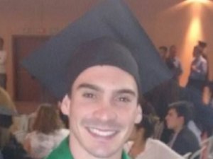 Campeão olímpico Arthur Zanetti se forma em Educação Física