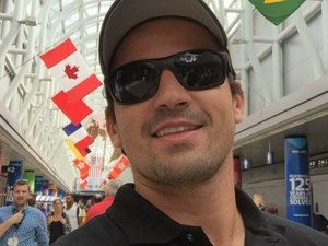 Veterinário cai em lago e morre ao fazer selfie em GO