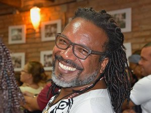 Com quadro de AVC, cantor Igbonan Rocha é internado no HGE