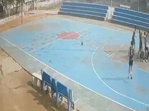 Jogador de 16 anos morre esmagado por cesta durante treino na Índia