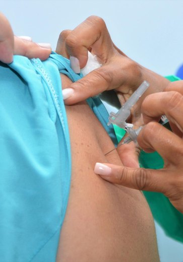 Alagoas recebe mais de 40 mil doses da vacina contra covid-19