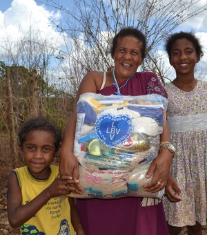 Toneladas de alimentos são entregues por projeto natalino em Alagoas