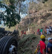 Mulher grávida está entre as vítimas fatais de acidente com ônibus na Serra a Barriga