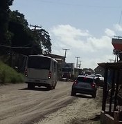 Moradores bloqueiam rodovia AL 101 Norte em Maragogi