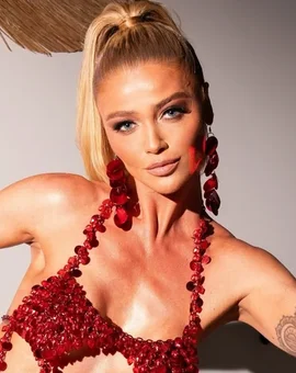 Cíntia Dicker revela desmaio antes de ensaio técnico na Sapucaí