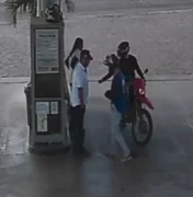 [Vídeo] Dupla assalta funcionários de posto de combustíveis no bairro Eldorado, em Arapiraca