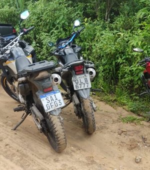 Polícia recupera três motocicletas em operação no Flexal de Baixo