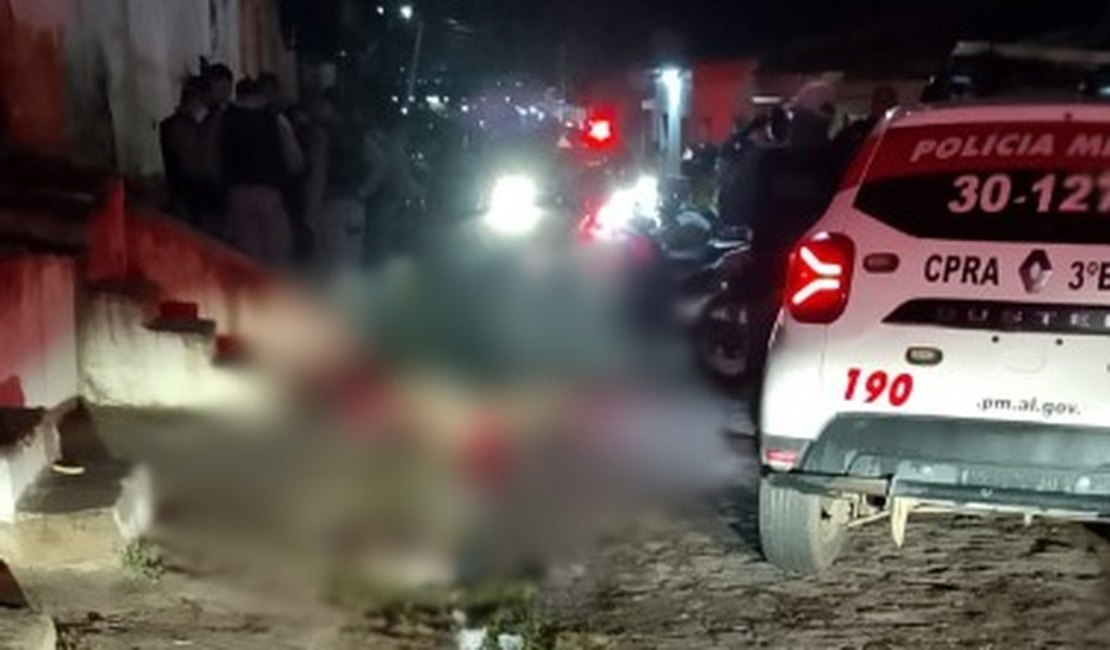 ﻿Homem é morto com três tiros em via pública no bairro Manoel Teles, em Arapiraca