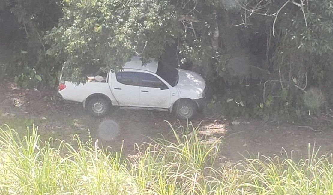 Helicóptero localiza caminhonete roubada abandonada em canavial de Rio Largo