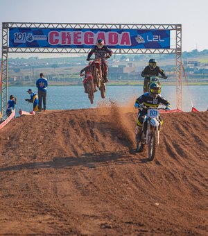 Luciano anuncia recurso federal para arena fixa do Viva Motocross no encerramento do evento em Arapiraca