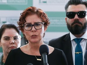 Moraes vota por Carla Zambelli pegar 10 anos de prisão por invasão ao CNJ