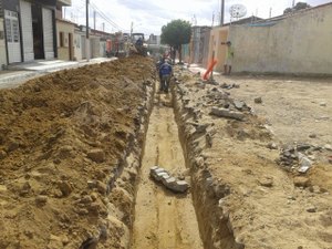 Prefeitura intensifica obras e liberação de ruas em bairros de Arapiraca   