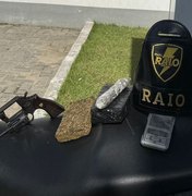 Armas e drogas são apreendidas em ações da PM