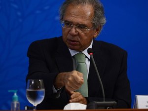 Guedes pede contribuição de servidores públicos para superar crise