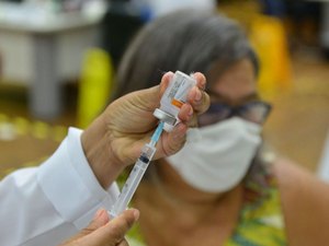 1,5 milhão de brasileiros estão com 2ª dose atrasada, diz ministério