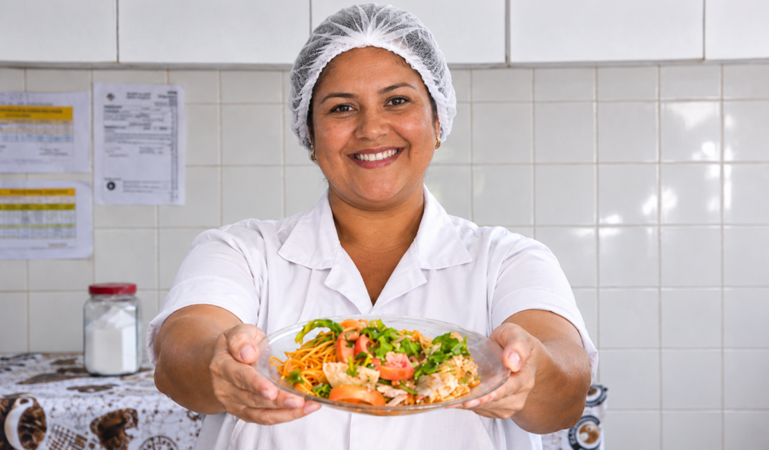 Arapiraca lança EducaChef para valorizar cozinheiras da Rede Municipal