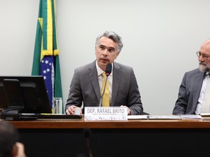 Rafael Brito trabalha para aprovar o SUS da Educação até setembro