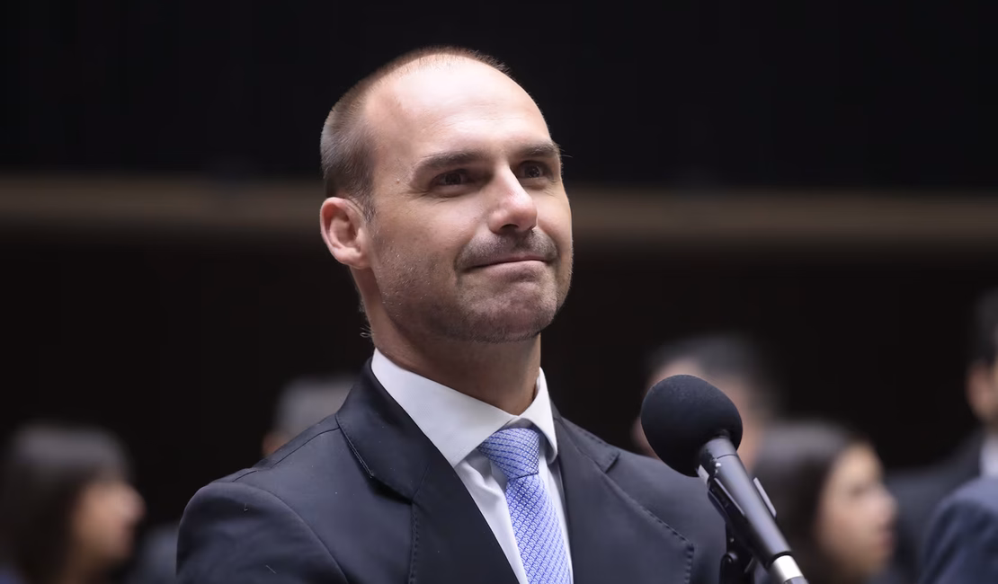 Eduardo Bolsonaro responsabiliza Moraes e PF por assalto a familiares no RJ