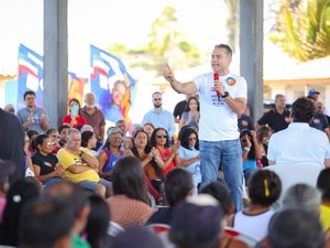 Renan Filho apresenta propostas e recebe apoio de 33 mil pescadores