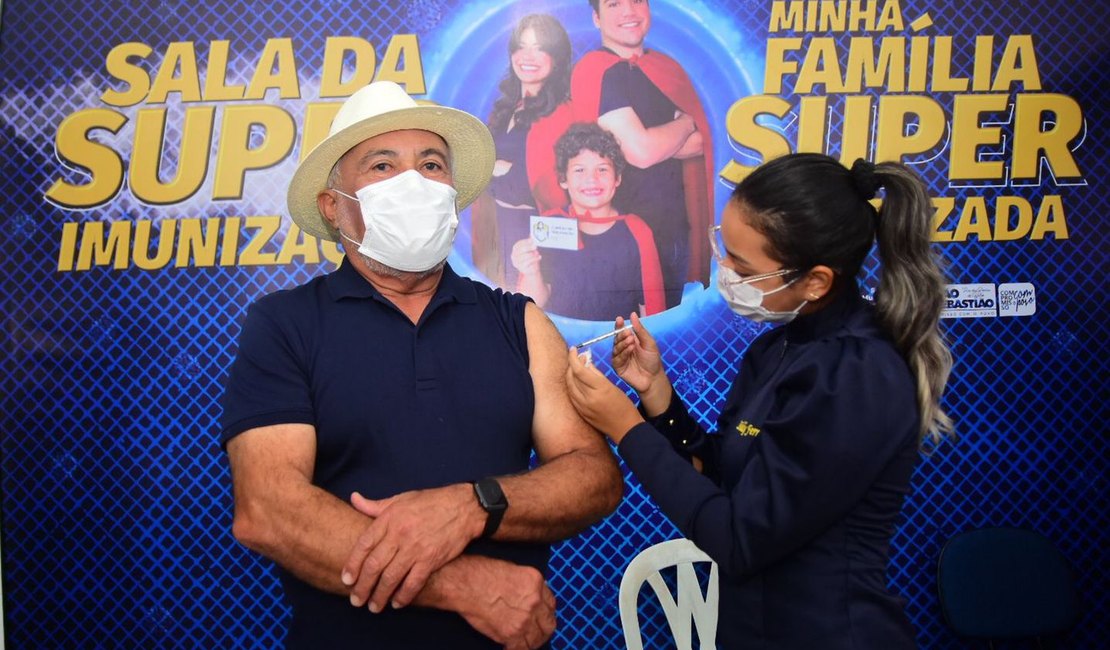 São Sebastião inicia vacinação contra Influenza e reforça aplicação da 4° dose contra a Covid-19