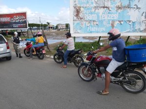 [Vídeo] Operação integrada flagra veículos irregulares em Arapiraca