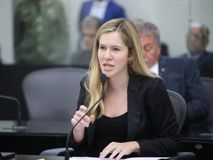 Lei de Cibele Moura garante isenção de taxa em concursos para pessoas com TEA