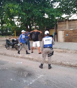 Lei Seca autua condutores inabilitados no Centro de Maceió 
