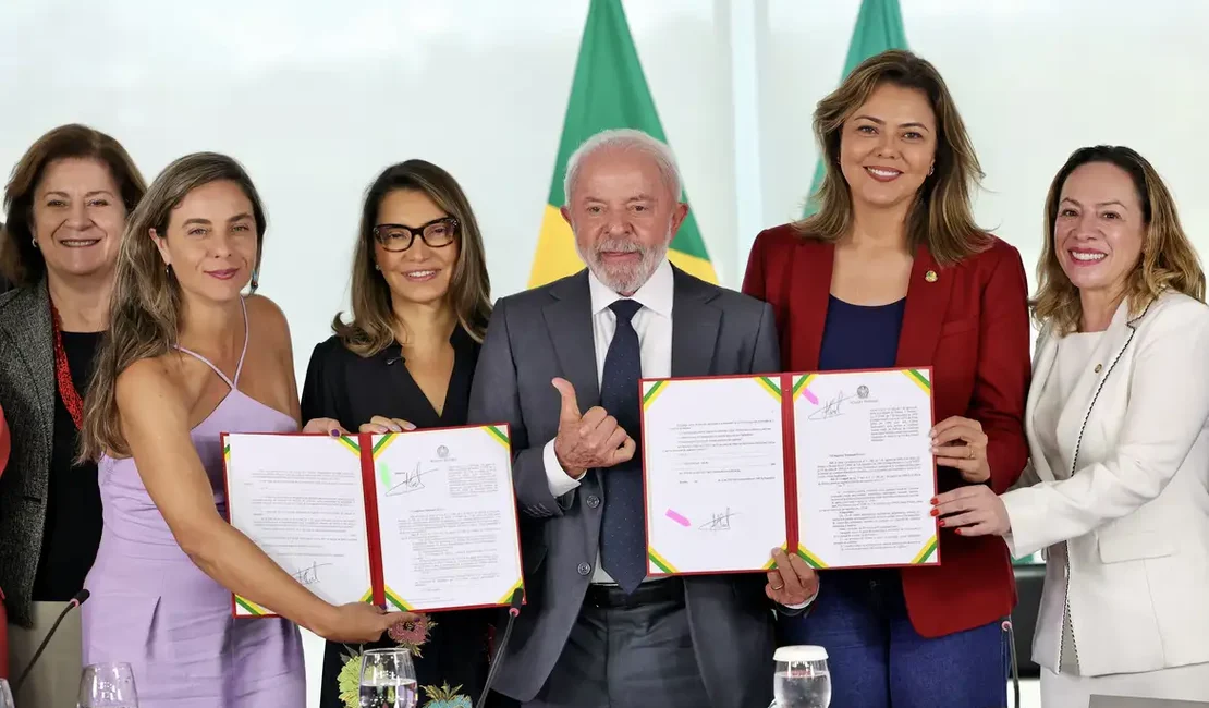 Lula sanciona leis para fortalecer combate à violência contra mulheres