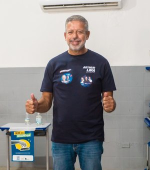 Arthur Lira vota em Pilar e defende esperança, renovação e mais investimentos para AL