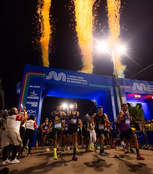 Maratona de 42 km encerra primeira edição da Maratona Internacional de Maceió