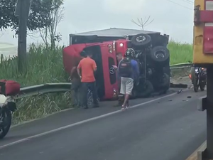 [Vídeo] Acidente com carro de prefeitura, caminhão e moto deixa feridos na BR-316, em AL