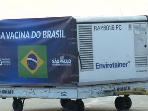 CoronaVac: matéria-prima para 14 milhões de doses chega a São Paulo