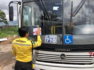 Catraca alta: SMTT fiscaliza ônibus em terminais