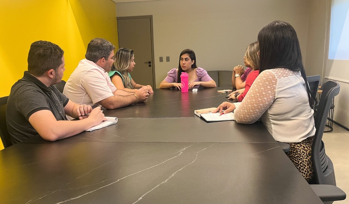 Deputada Gabi Gonçalves discute saúde da mulher com representantes do COREN-AL e ABENFO