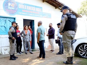 Dependentes químicos são encontrados amarrados e em condições degradantes em Anadia