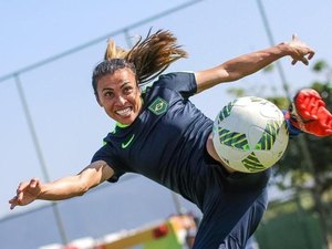 Brasil enfrenta Suécia nesta tarde em busca do inédito ouro