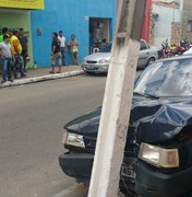 Motorista morre após passar mal ao volante e bater em poste no centro de Arapiraca