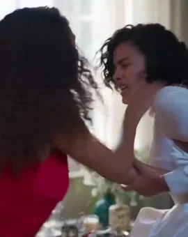 Cena icônica de Raquel rasgando vestido de Maria de Fátima em 'Vale Tudo' repercute nas redes