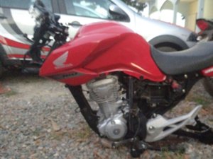 Moto depenada é localizada em matagal de Feira Grande, no Agreste