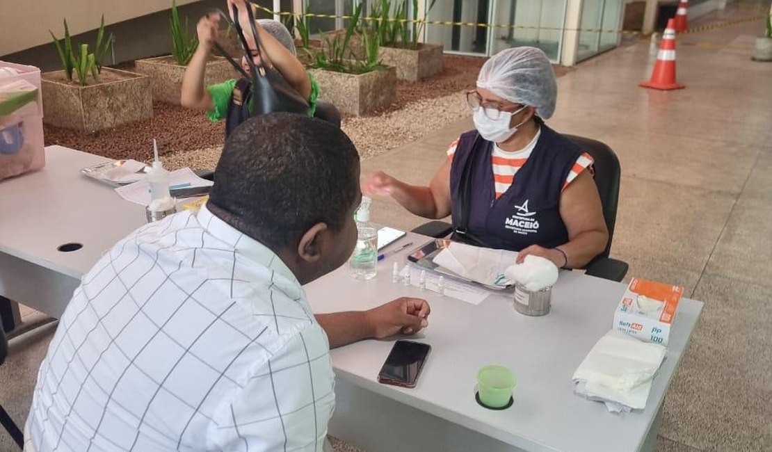 Testagem rápida para ISTs é realizada gratuitamente no Centro, em Maceió