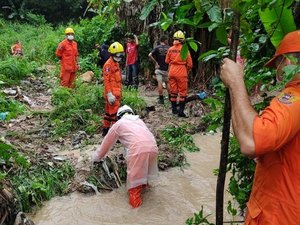 Corpo de bebê arrastado em córrego é encontrado pelos Bombeiros