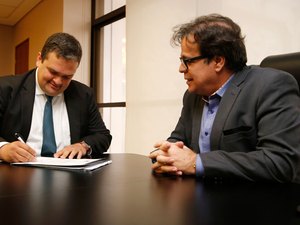 André Parízio toma posse na 2ª Vara de Palmeira dos Índios