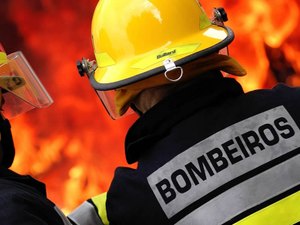 Casa pega fogo e Corpo de Bombeiros é acionado no Poço