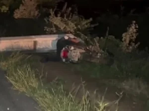 Motociclista morre após perder controle da moto e bater em poste em Água Branca